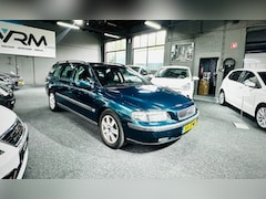 Volvo V70 - 2.4 T Geartr. C.L. - Automaat - Airco - Navigatie - Treekhaak