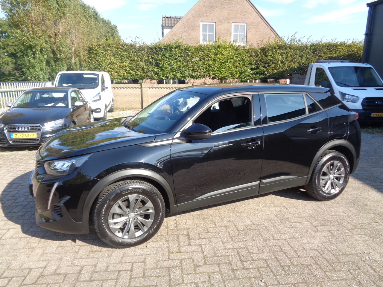 Peugeot 2008 - 1.2 PureTech Active Pack Navigatie, carplay, ecc, cruise , LM velgen - AutoWereld.nl