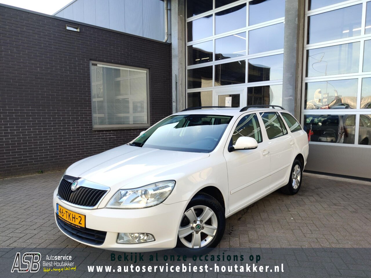 Skoda Octavia Combi - 1.2 TSI Ambition Business Line | Navigatie | Airco | Sensoren Achter | 6-BAK - AutoWereld.nl