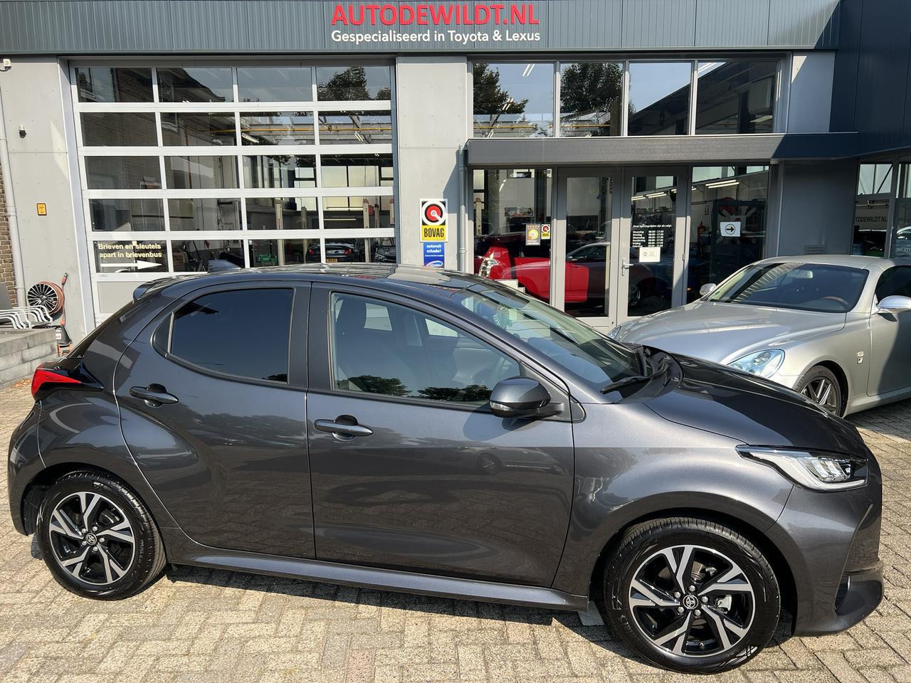 Toyota Yaris - 1.5 16v VVT-i Style 5-drs + FABRIEKSGARANTIE - AutoWereld.nl