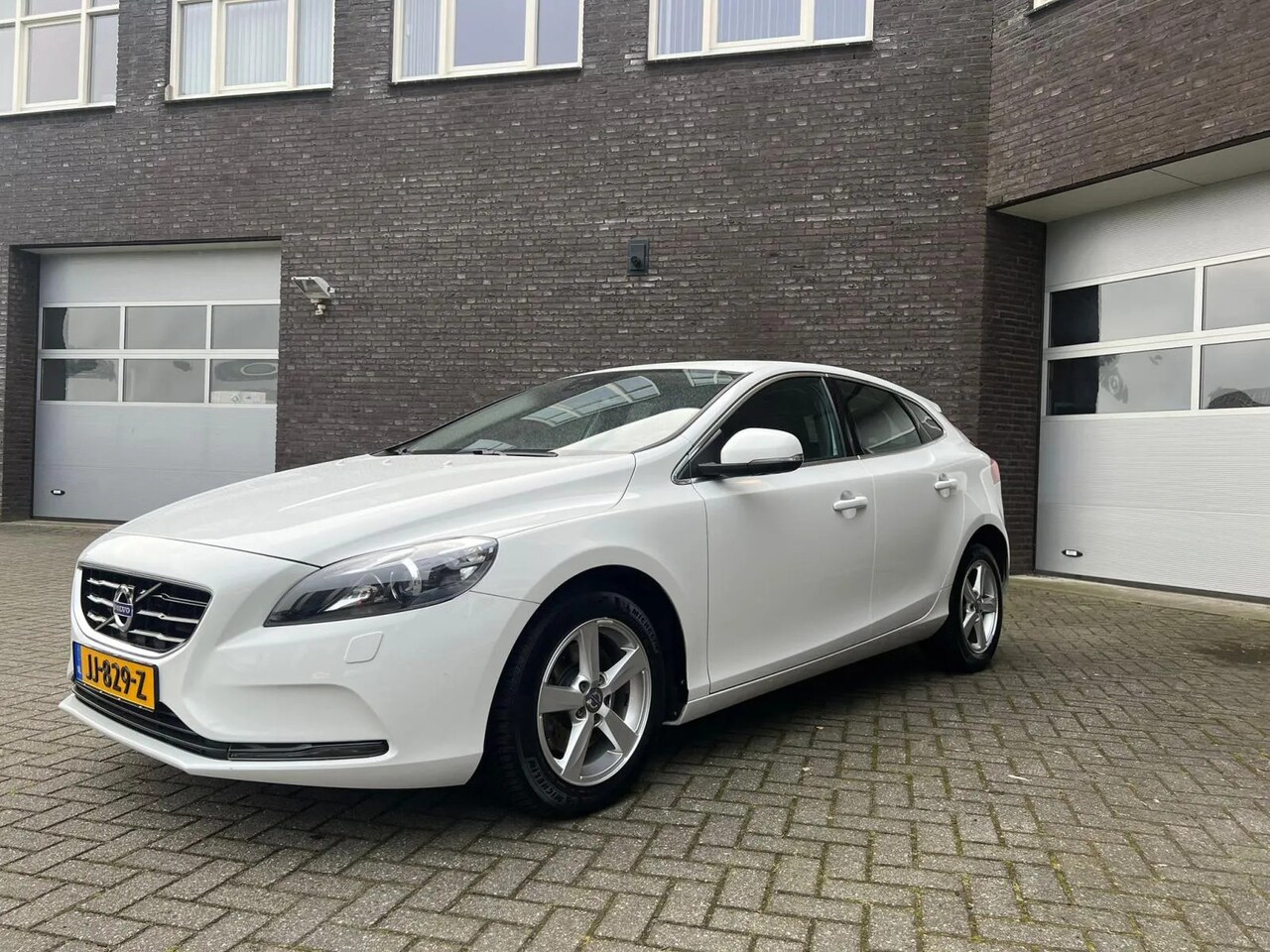 Volvo V40 - 2.0 T2 Momentum 2.0 T2 Momentum - AutoWereld.nl