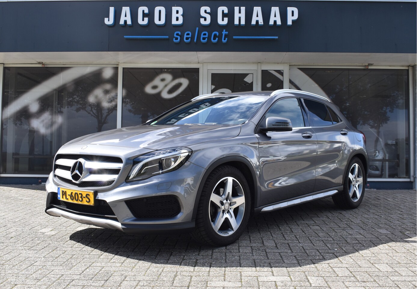 Mercedes-Benz GLA-Klasse - 180 AMG Line / Leder / Xenon / 18" LM / Navi / - AutoWereld.nl