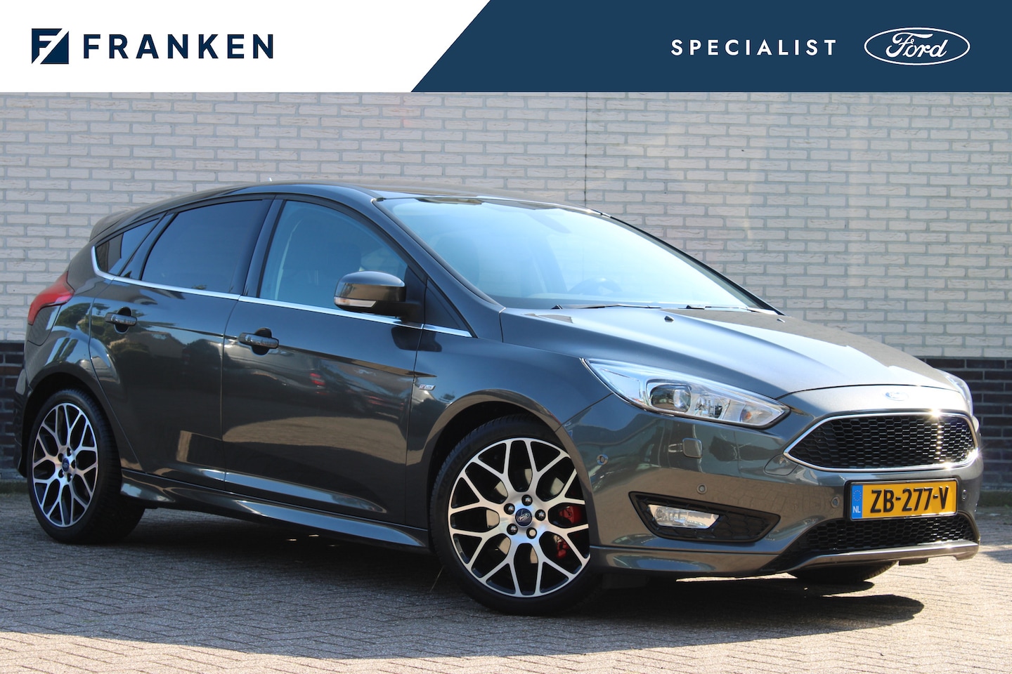 Ford Focus - 1.5 Titanium Edition | Navigatie | Parkeersensoren | Stoelverwarming - AutoWereld.nl