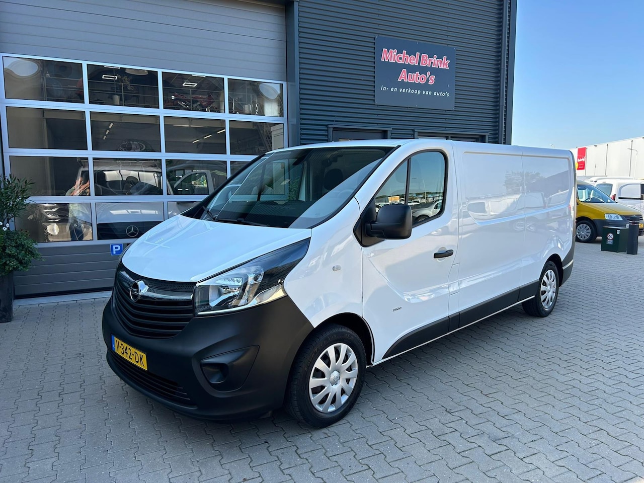 Opel Vivaro - 1.6 CDTI L2H1 Edition EcoFlex Navigatie - AutoWereld.nl