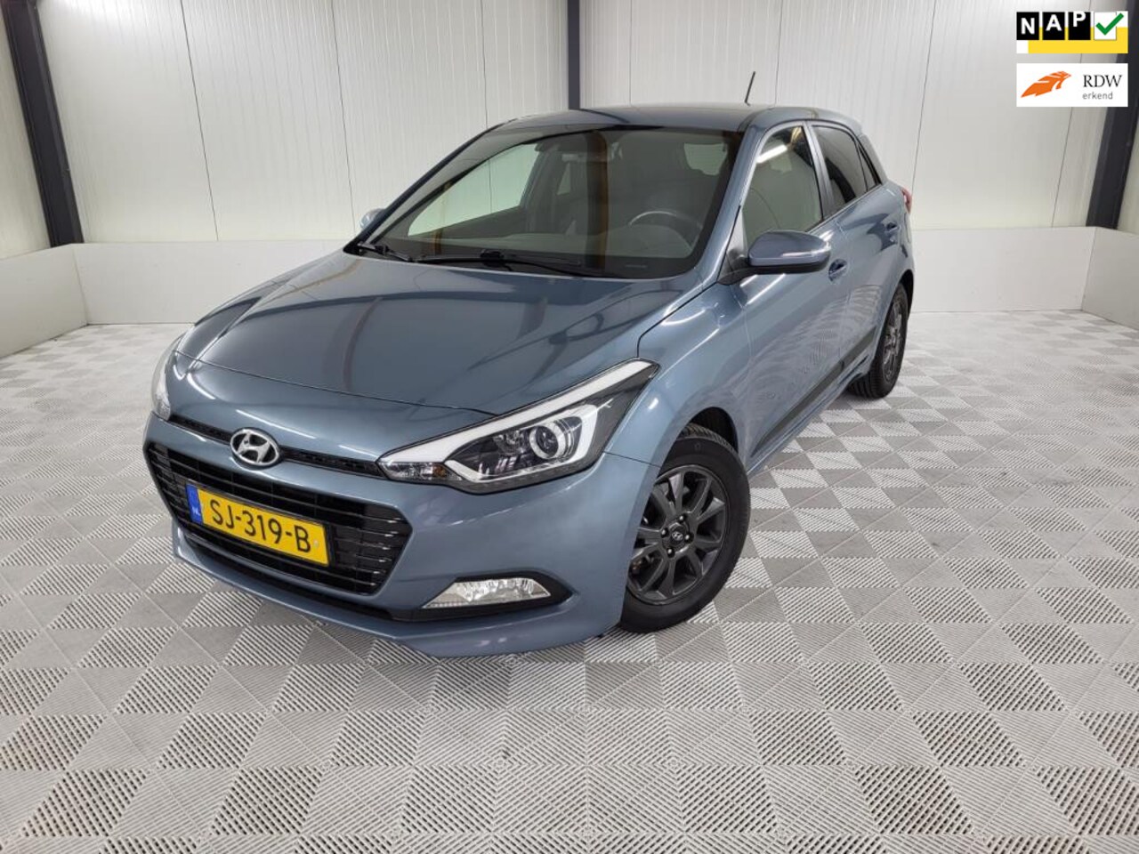 Hyundai i20 - 1.0 T-GDI Black Edition 1.0 T-GDI Black Edition, Camera - AutoWereld.nl