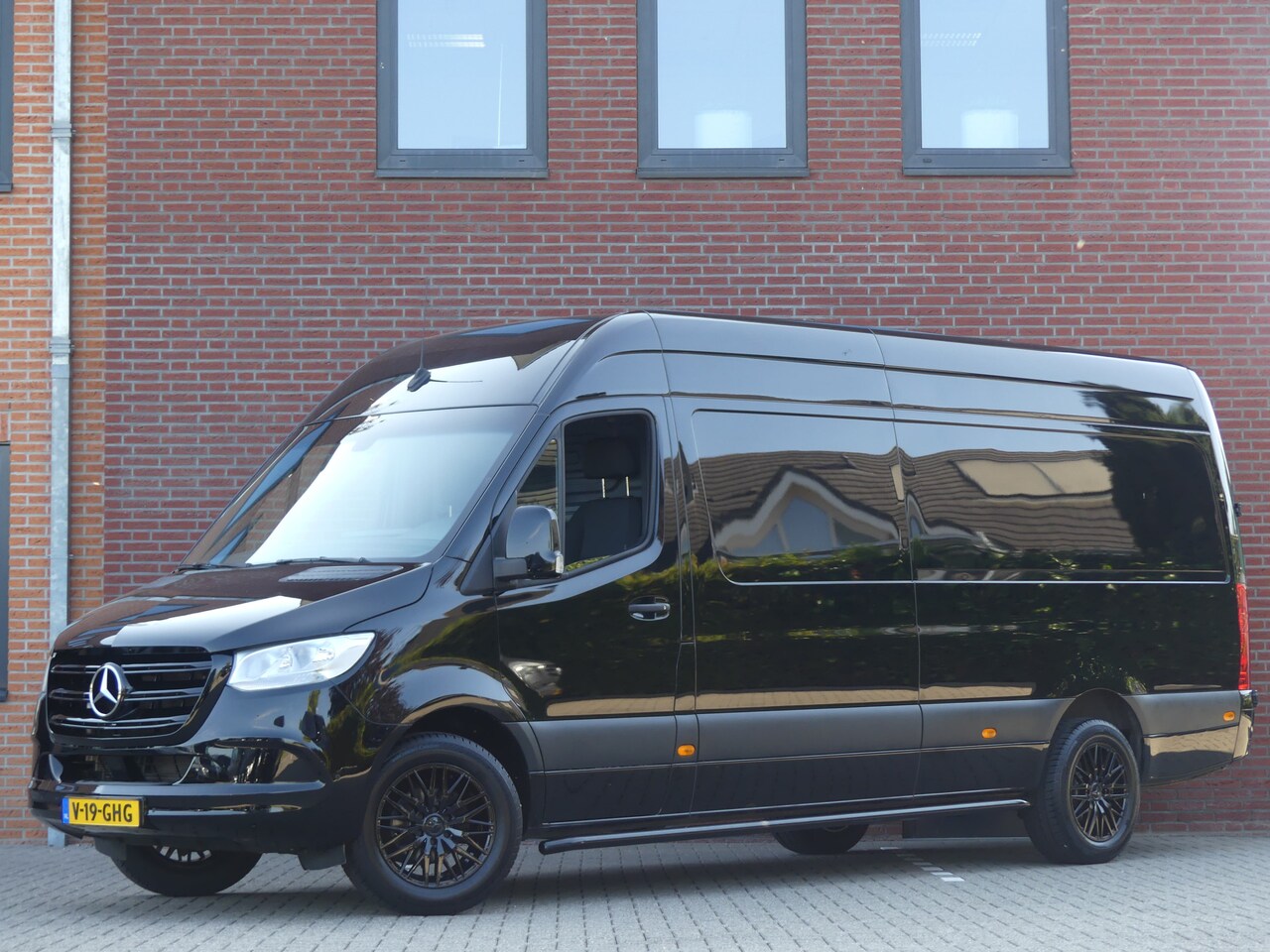 Mercedes-Benz Sprinter - 319 CDI V6 L3H2 PDC/Camera/Navi/Airco/Cruise control - AutoWereld.nl