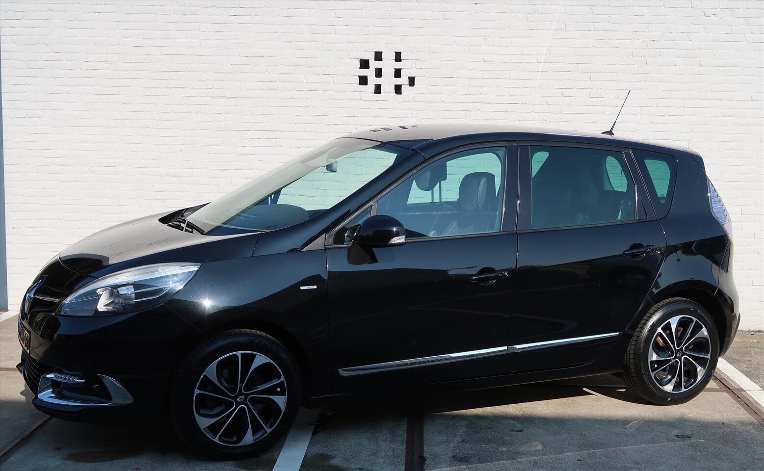 Renault Scénic - 1.5 DCI 110PK BOSE I Navigatie I Trekhaak I PDC I Camera I - AutoWereld.nl