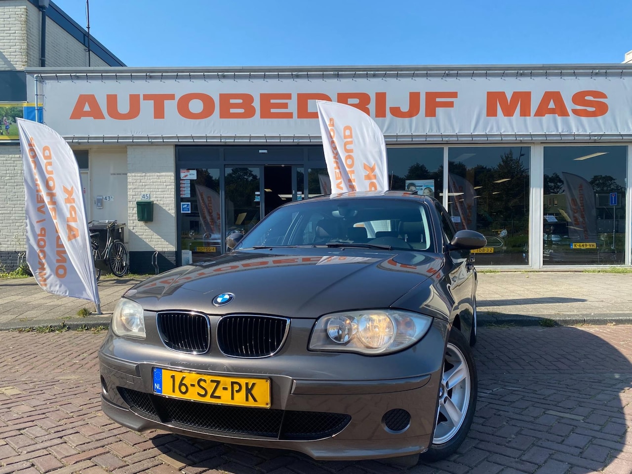 BMW 1-serie - 118i Business Line NAP! Automaat Airco Dak Leer - AutoWereld.nl