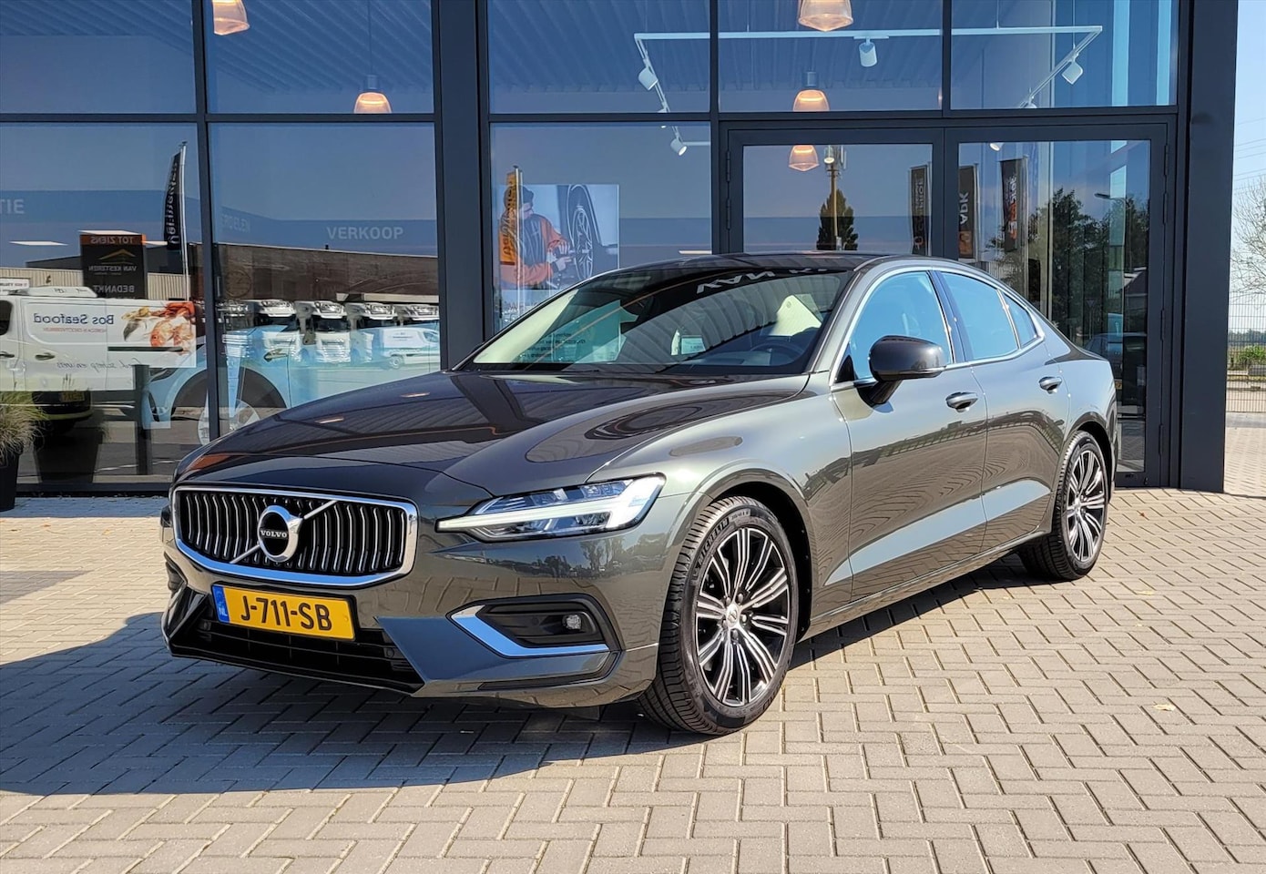 Volvo S60 - B3 163pk Geartronic Mild Hybrid Inscription 4 nwe banden - AutoWereld.nl