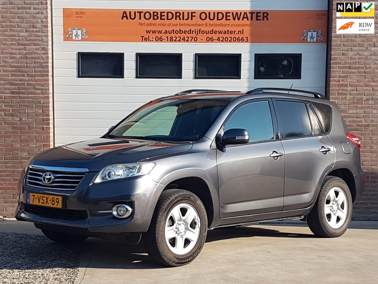 Toyota RAV4 - 2.2 D-4D Dynamic grijs kenteken - AutoWereld.nl