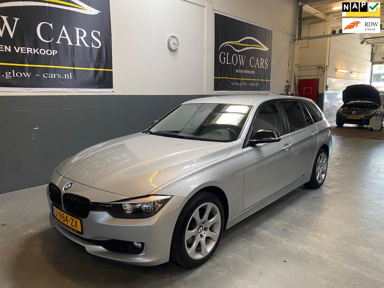 BMW 3-serie Touring - 318d Executive AUTOMAAT|TREKHAAK|AIRCO|PDC - AutoWereld.nl