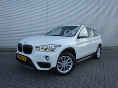 BMW X1 - sDrive18i Executive Automaat Climate / Navigatiesysteem / Parkeersensor / Lm velgen