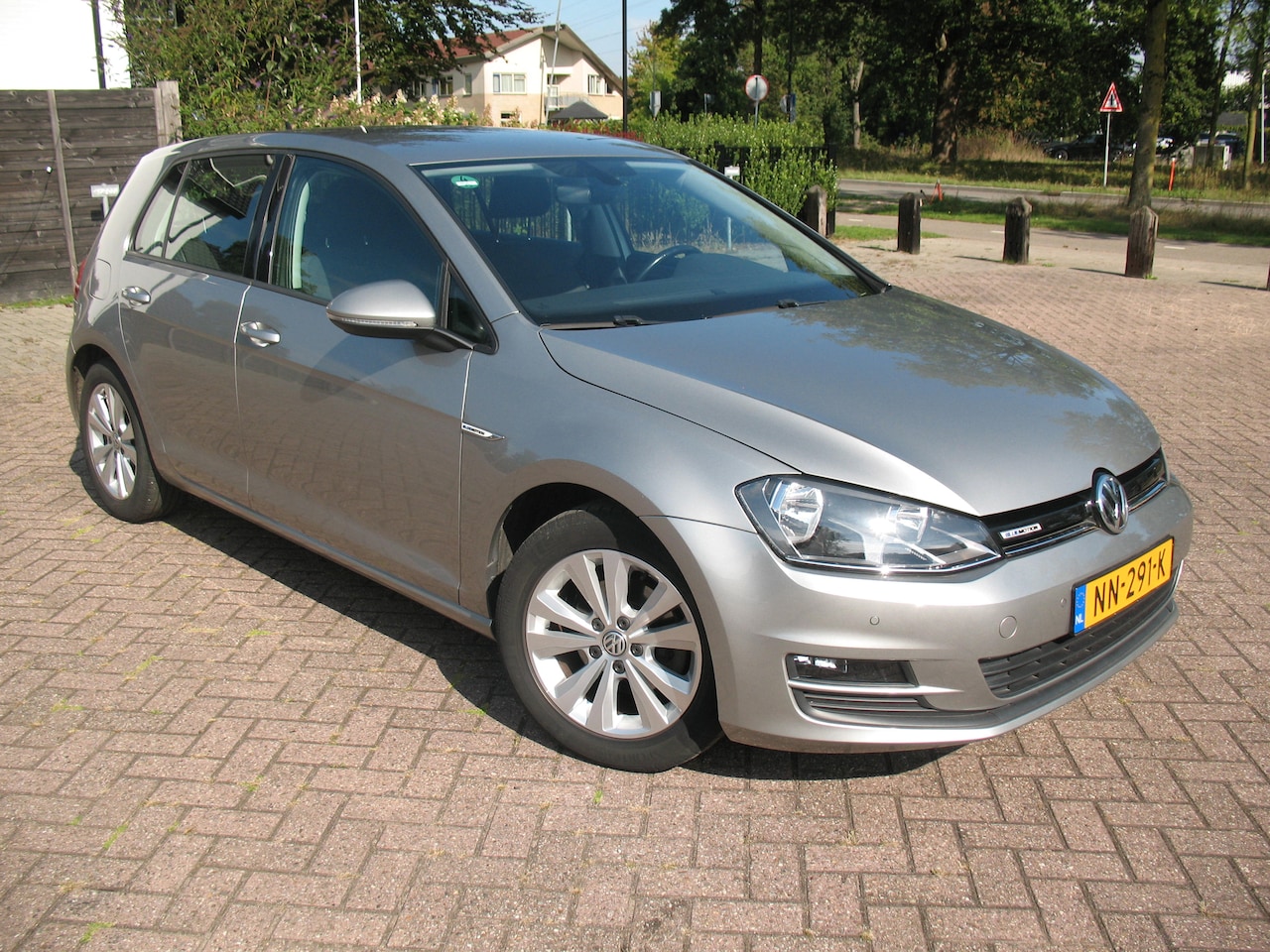 Volkswagen Golf - 1.0 TSI Comfortline 5 Drs - 115 PK - AIRCO - LMV - NAVI - PDC - Trekhaak - AutoWereld.nl