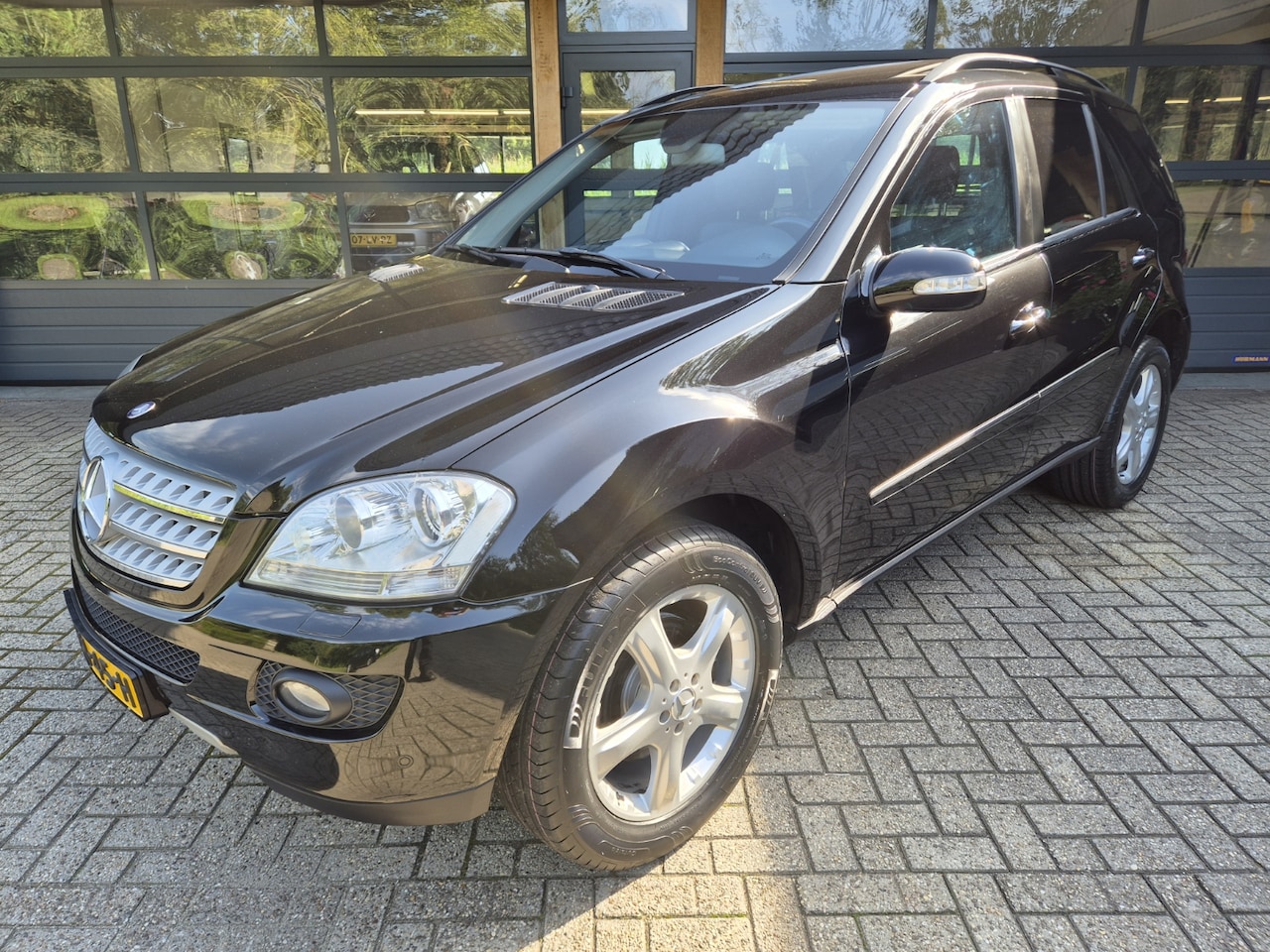 Mercedes-Benz M-klasse - 320 CDI GRIJS KENTEKEN *NAP *LUCHTVERING *DAK *NAVI *XENON - AutoWereld.nl