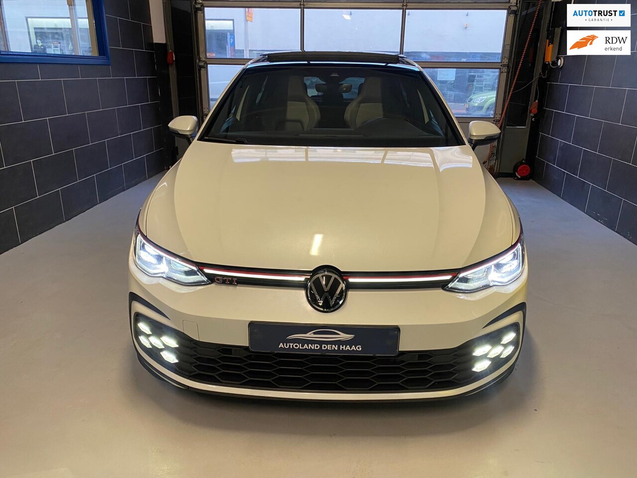 Volkswagen Golf - 2.0 TSI GTI - PANO - KEYLESS - Stoelventilatie - H&K - Leer - Camera - AutoWereld.nl