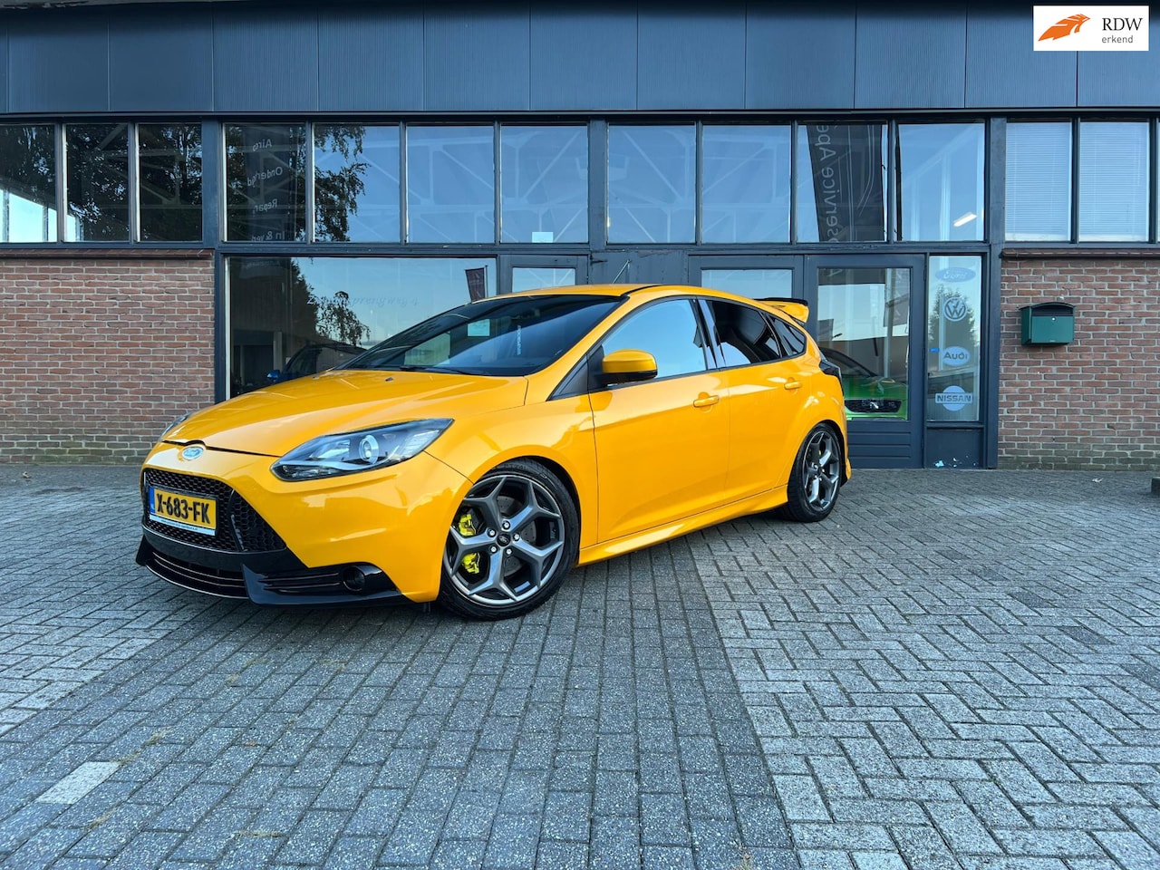 Ford Focus - 2.0 EcoBoost ST-2 2.0 EcoBoost ST-2, Sportuitlaat, Navi, Geel - AutoWereld.nl