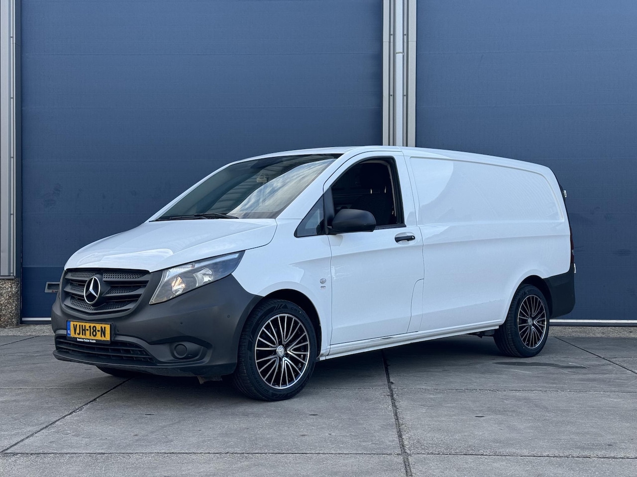 Mercedes-Benz Vito - 116 CDI Lang AIRCO / CRUISE CONTROLE / NAVI / TREKHAAK / L2H1 - AutoWereld.nl