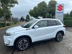 Suzuki Vitara - 1.4 Boosterjet Style Smart Hybrid // 1500 kilo trekgewicht // Nieuwstaat // Snel te rijden