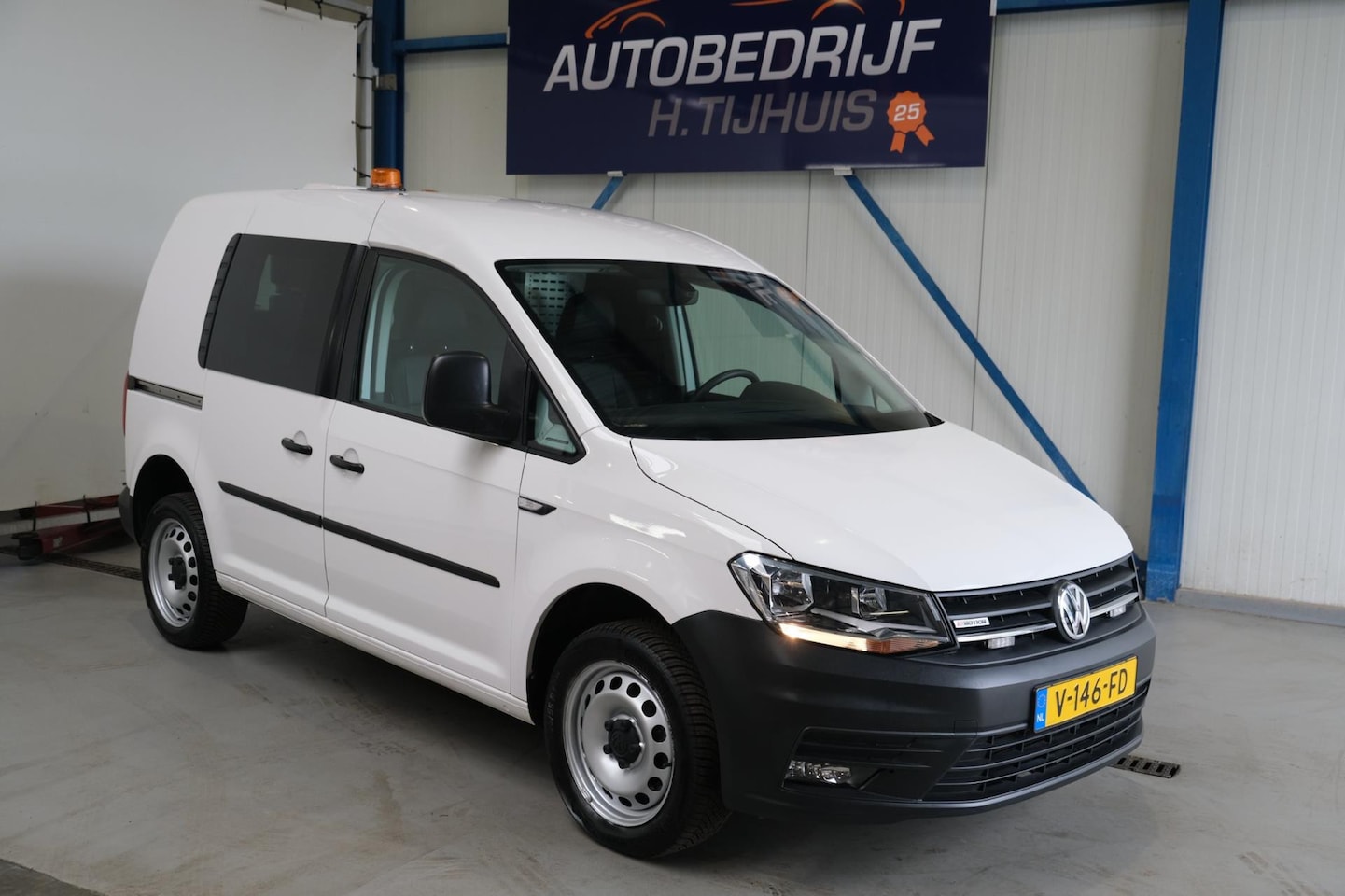 Volkswagen Caddy - 2.0 TDI L1H1 BMT 4Motion Highline - N.A.P. Airco, Cruise, PDC, Trekhaak. - AutoWereld.nl