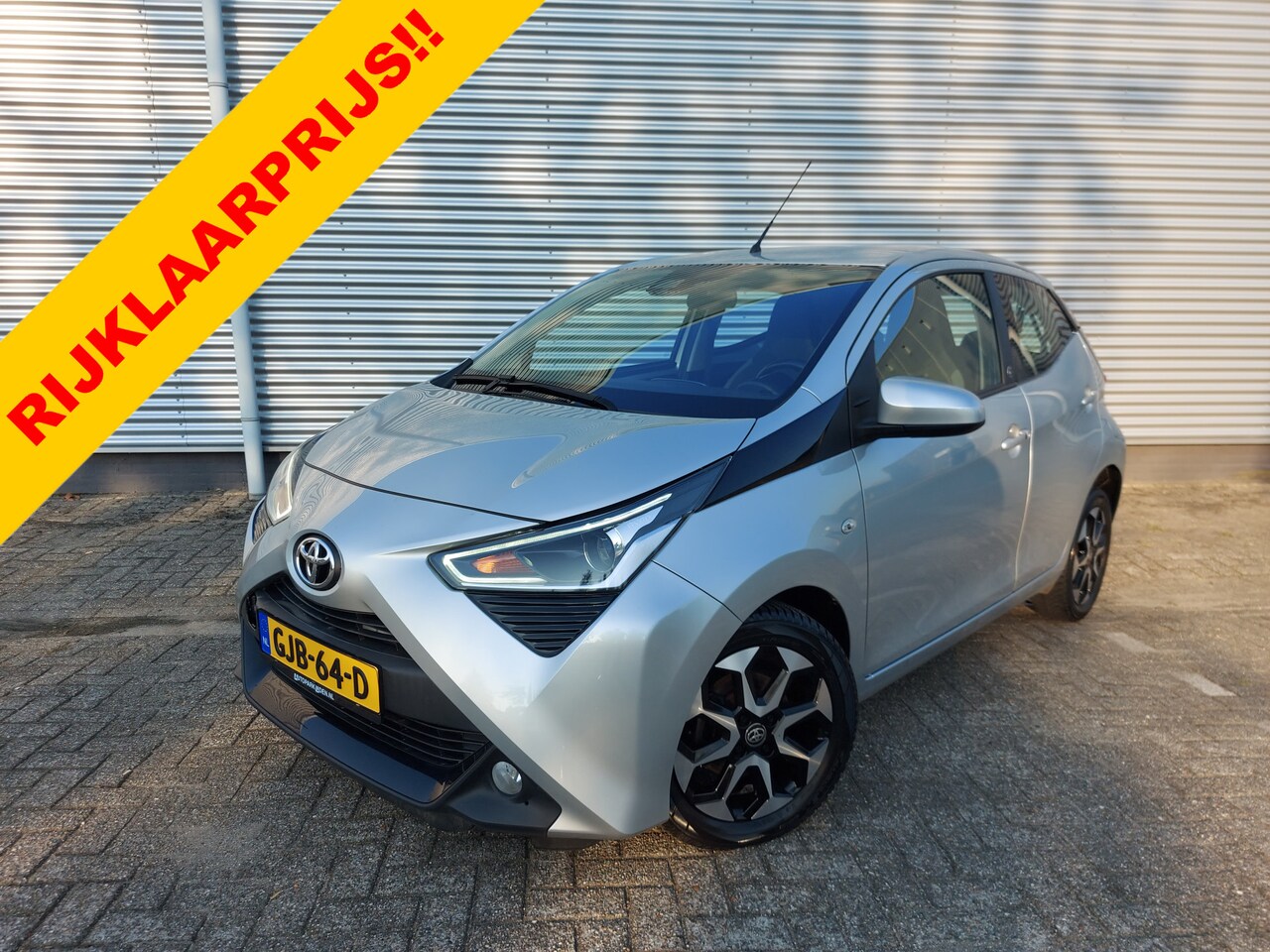 Toyota Aygo - 1.0 VVT-i x-play Automaat, airco,achteruitrijcamera,Apple Carplay/dab, - AutoWereld.nl