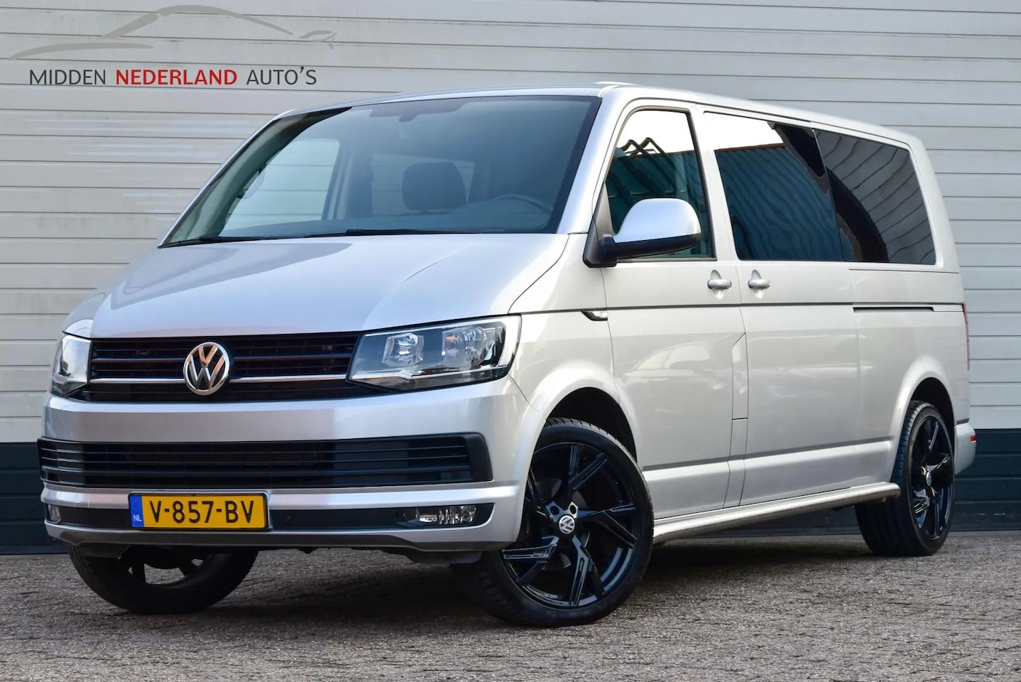 Volkswagen Transporter - 2.0 TDI L2H1 DC Highline * AUTOMAAT * DUBBEL CABINE * 2X SCHUIFDEUR * - AutoWereld.nl