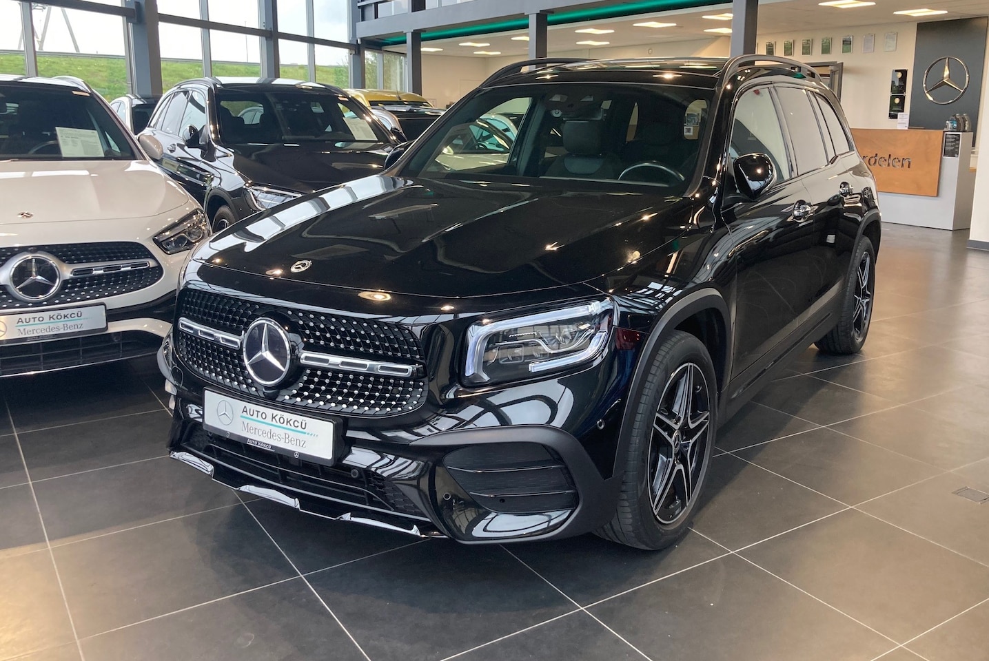 Mercedes-Benz GLB - 200 Premium Plus AMG,Pano,Multibeam,Nigt.P, - AutoWereld.nl