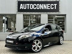 Ford Focus Wagon - 2.0 EcoBoost ST-2 NAVI, CAMERA, HALF/LEDER