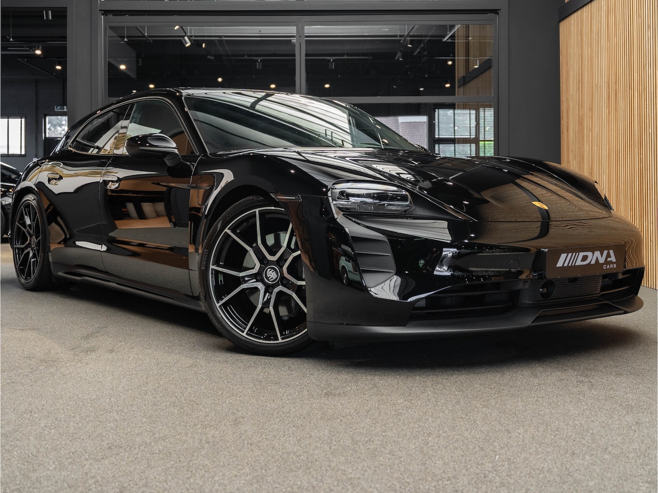 Porsche Taycan Sport Turismo - Performance Battery Plus Sport Turismo 79 kWh ACC 21" Pano - AutoWereld.nl