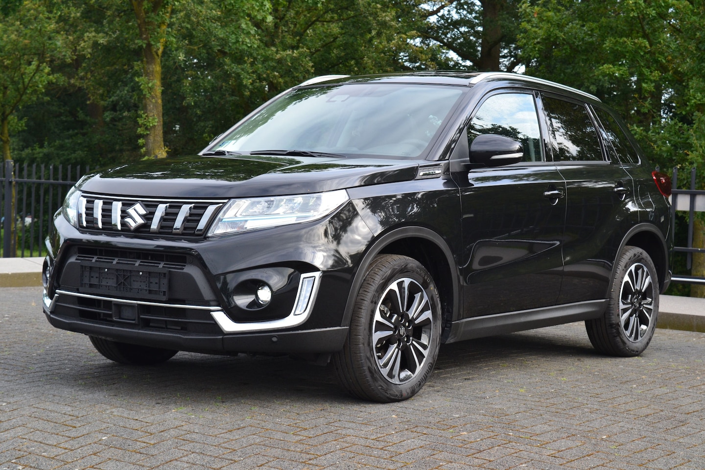 Suzuki Vitara - 1.5 GLX Hybrid Allgrip Pano - AutoWereld.nl