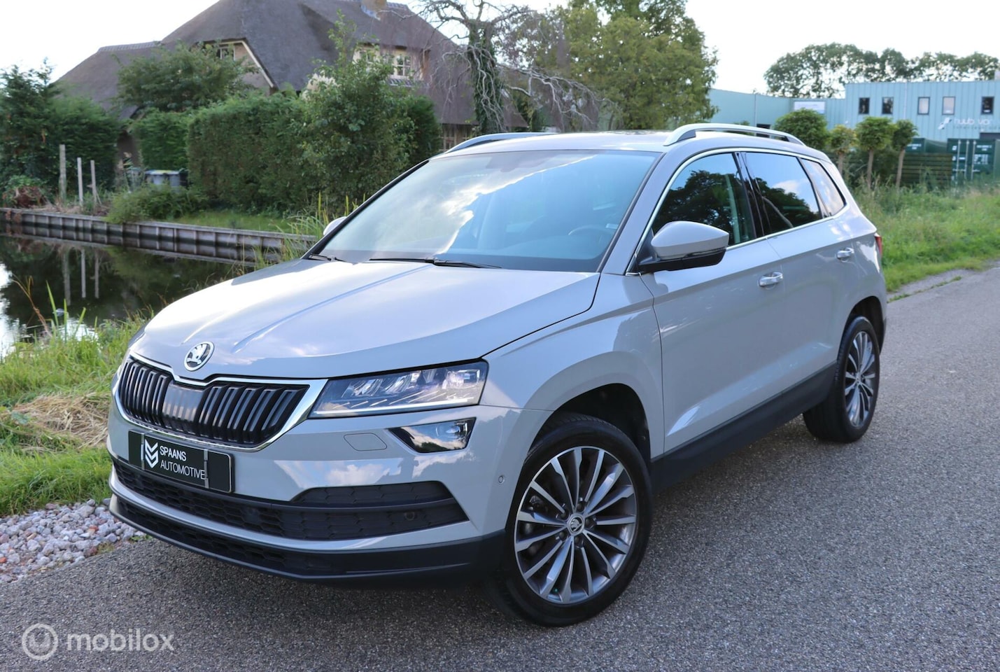 Skoda Karoq - 1.5 TSI ACT / Leder / Navi / Virtual / Trekh - AutoWereld.nl