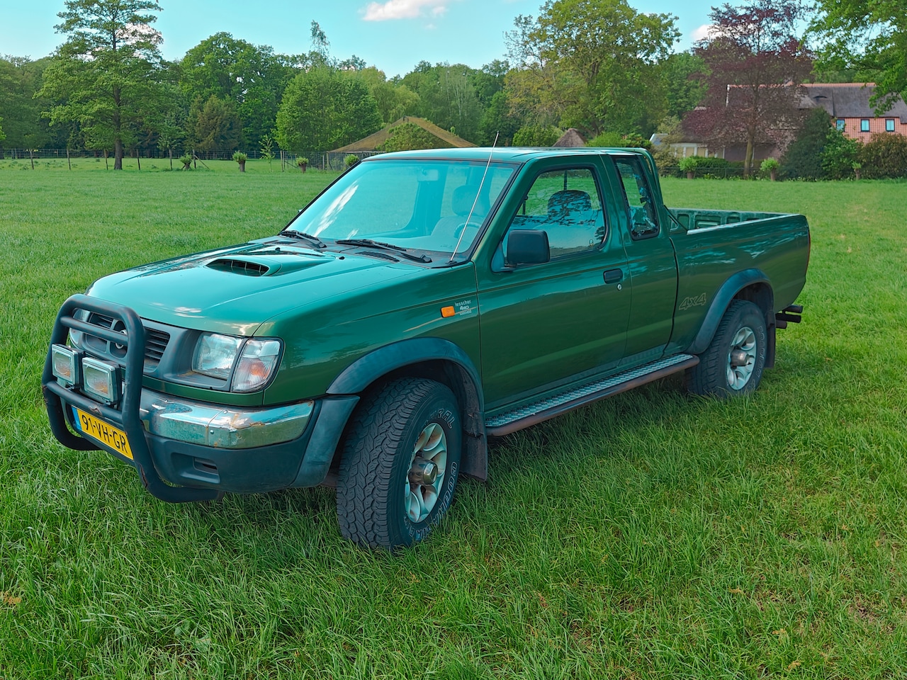 Nissan King Cab - Pickup King Cab 2.5TD 4WD - AutoWereld.nl