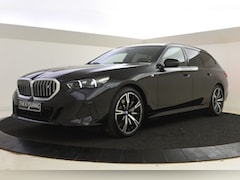 BMW i5 Touring - eDrive40 High Executive M Sport 84 kWh / Trekhaak / Parking Assistant Professional / Adapt