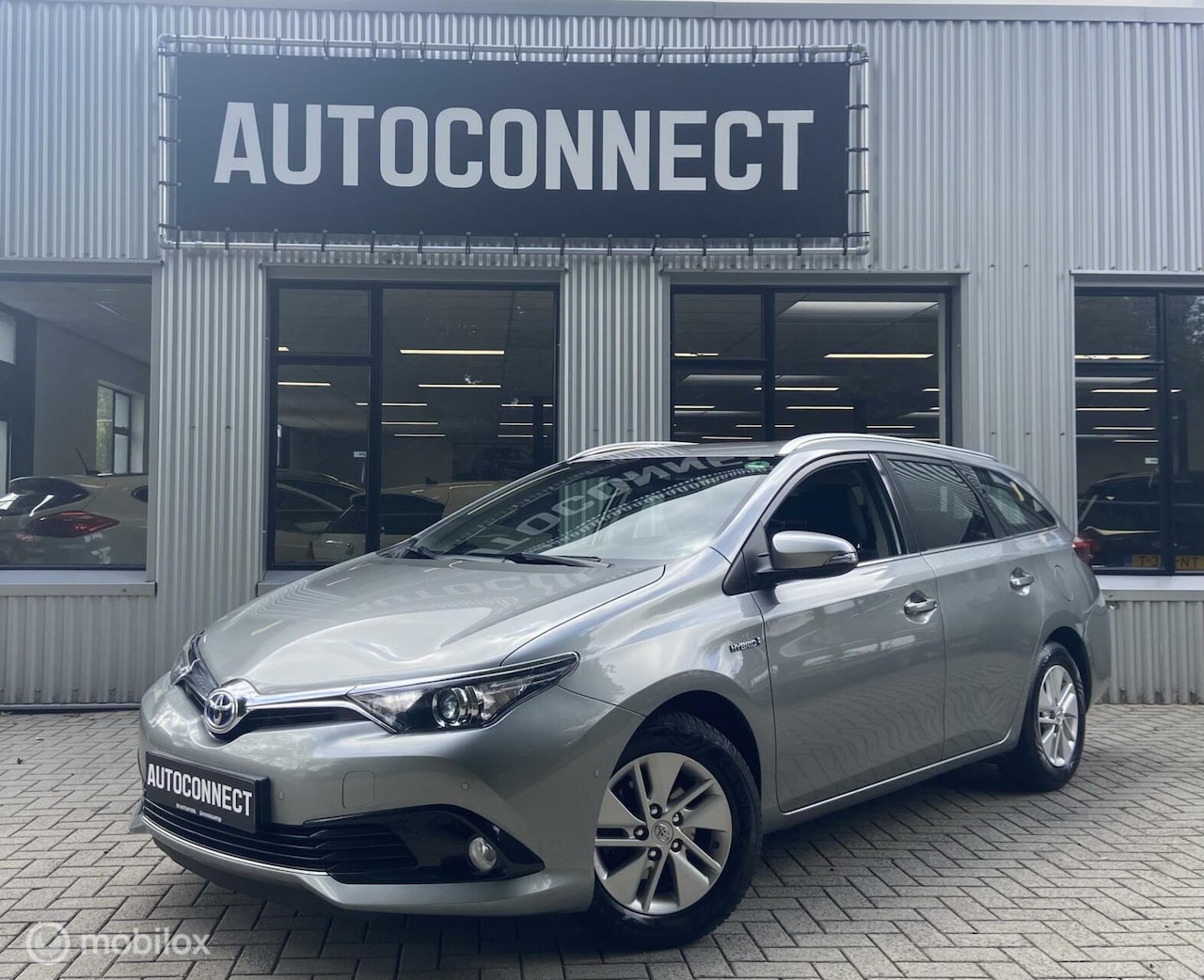 Toyota Auris Touring Sports - 1.8 Hybrid Dynamic Go 1.8 Hybrid Dynamic Go, NAVI, CAMERA, CRUISE - AutoWereld.nl