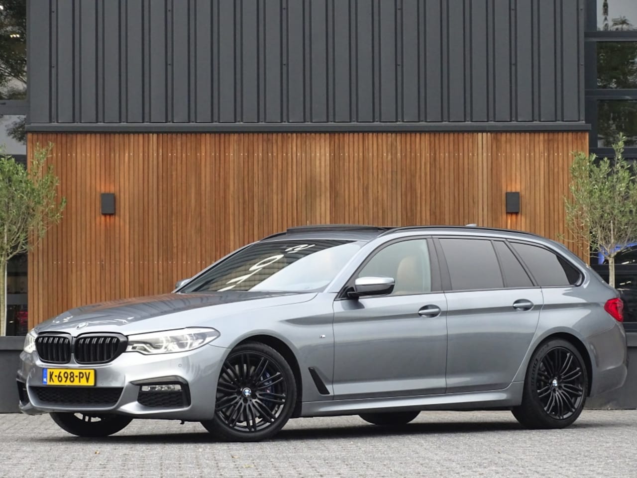 BMW 5-serie Touring - 540i xD 340PK TwinTurbo Power High E. / M-sport / M-Perf. / LED - AutoWereld.nl