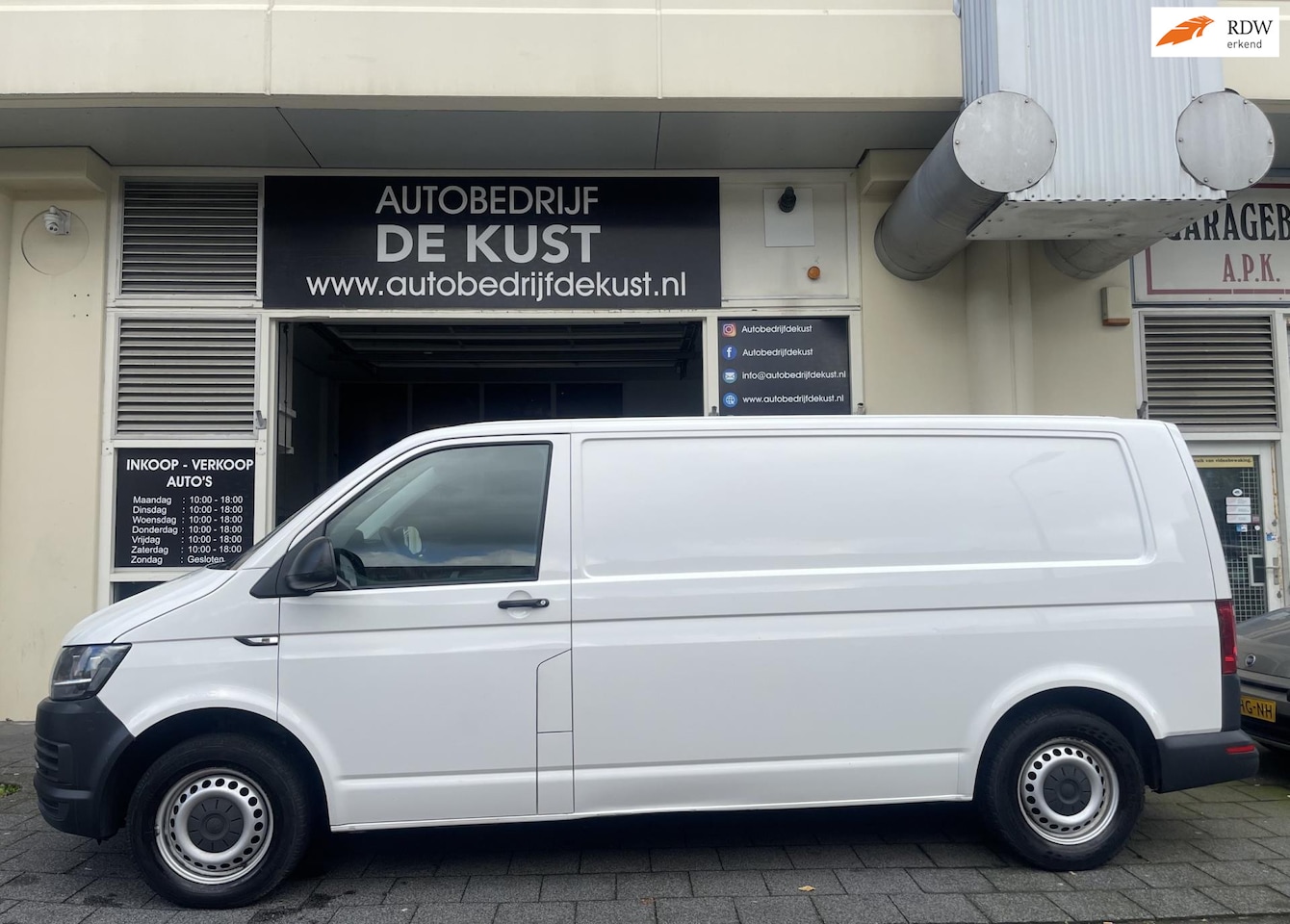 Volkswagen Transporter - 2.0 TDI L2H1 2017 BTW - AutoWereld.nl