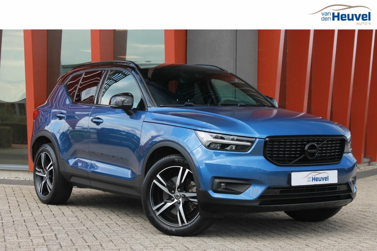 Volvo XC40 - 1.5 T5 Recharge R-Design | Trekhaak | Camera | Glossy Black | Keyless - AutoWereld.nl