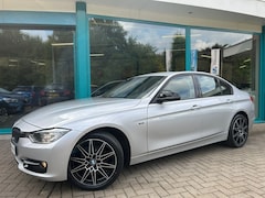 BMW 3-serie - 320i Sport Line, LED, 18inch, Bi-Xenon, Sportstoel,