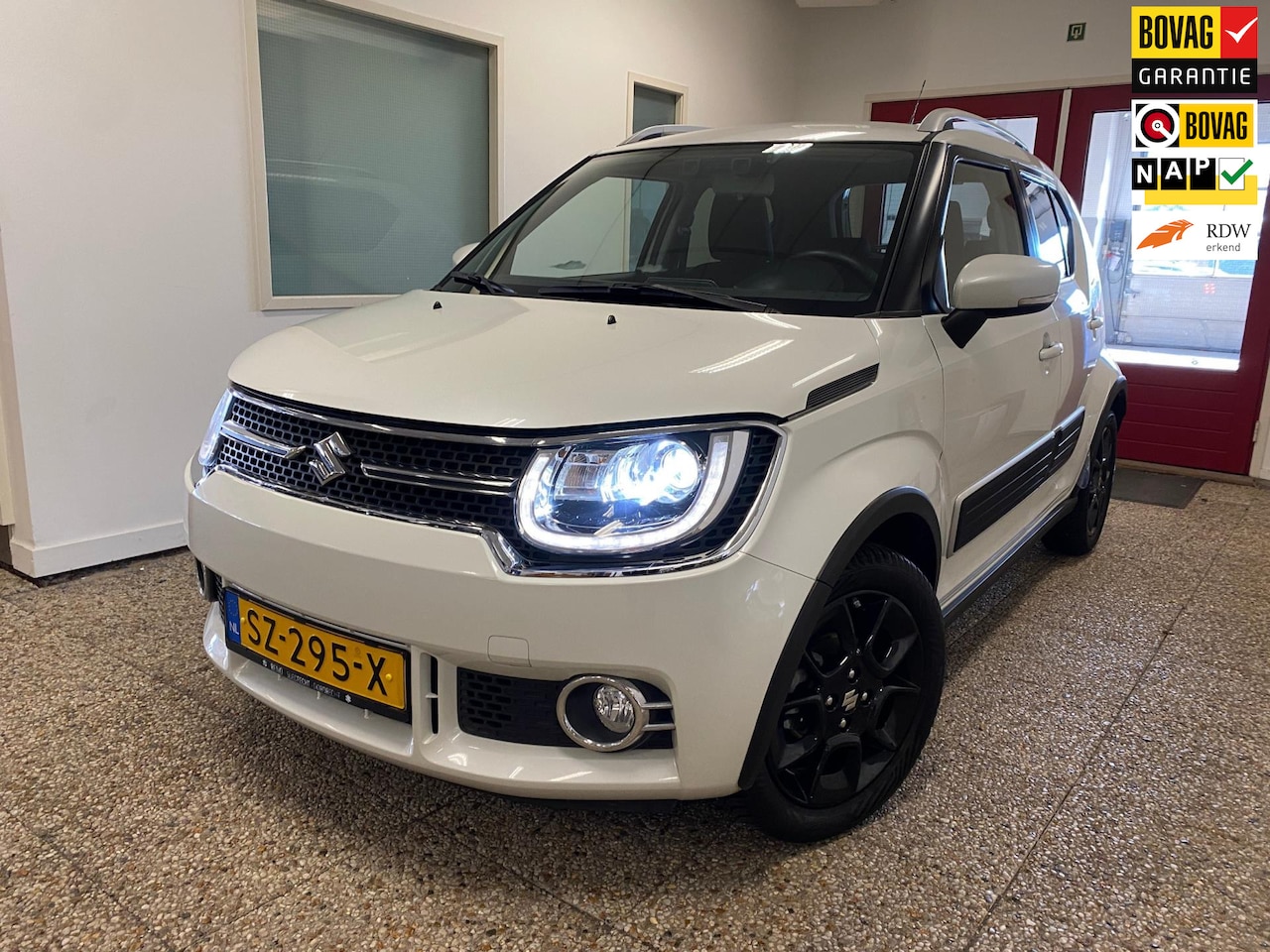 Suzuki Ignis - 1.2 Stijl Smart Hybrid | Navi | All Season| 1e eigenaar | NL auto - AutoWereld.nl