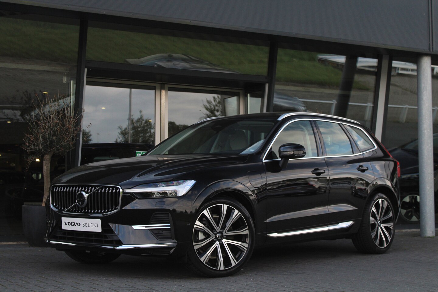 Volvo XC60 - T6 AWD Ultimate Bright | Luchtvering | Harman/Kardon | 360° Camera | Panoramadak | Adaptiv - AutoWereld.nl