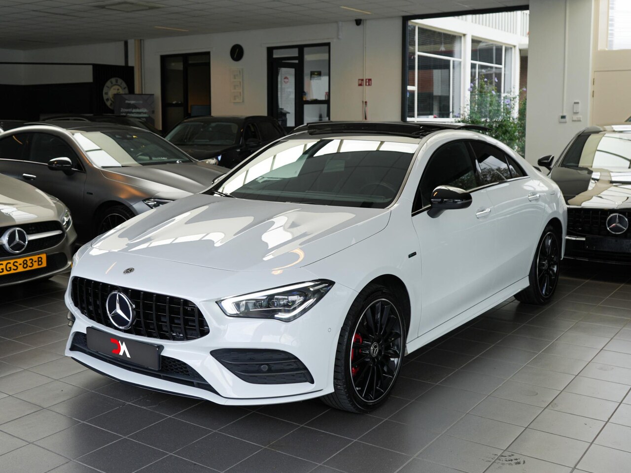 Mercedes-Benz CLA-Klasse - 250 e AMG Elek. stoelen Pano Sfeer Burmester - AutoWereld.nl