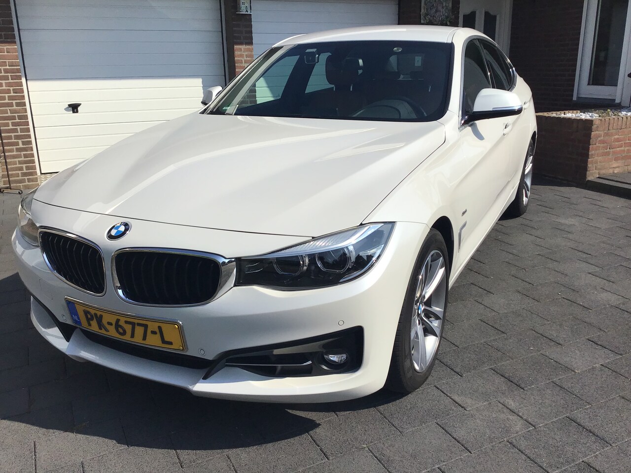 BMW 3-serie Gran Turismo - 320i High Executive BMW 3-Serie GT 320i Sport Line 184pk 8Aut 2017 Dashcam - AutoWereld.nl