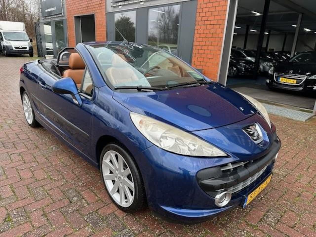 Peugeot 207 CC - 1.6 VTi Première LEER, Clima - AutoWereld.nl