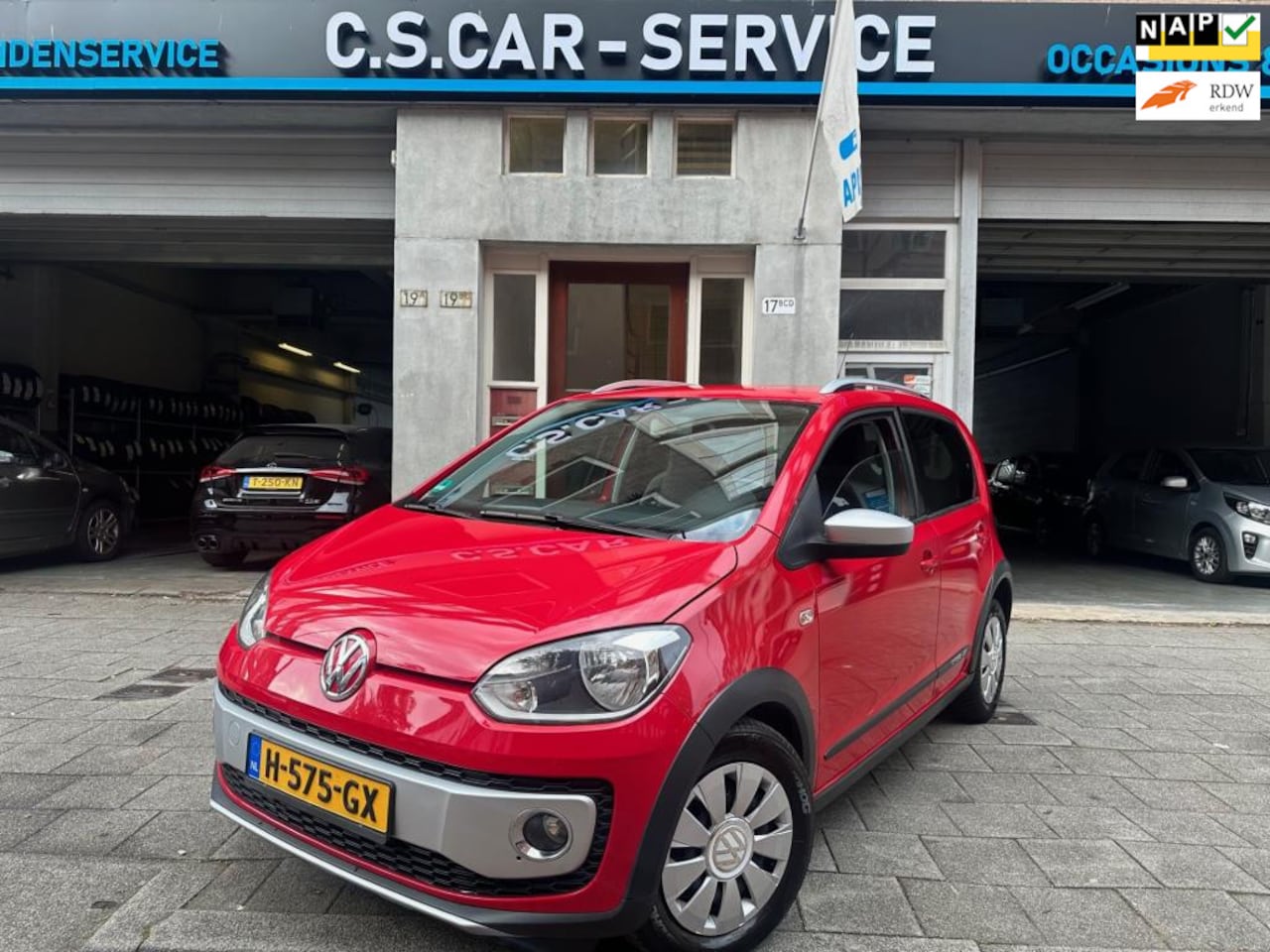 Volkswagen Up! - 1.0 cross up! BlueMotion Airco | Elec.ramen | PDC - AutoWereld.nl