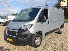 Peugeot Boxer - 330 2.2 BlueHDi 140 pk L2H1 , Lang , Airco , Navi , camera , cruise , Apk okt. 2025 1e Eig