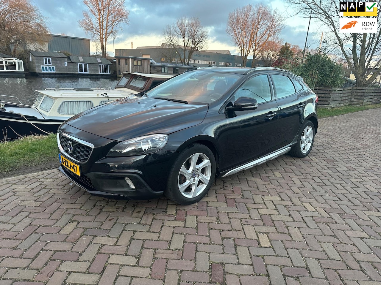 Volvo V40 Cross Country - 2.0 D4 Summum Airco! Automaat! Leder! NAVi! 2015! 190DKM NAP! EXPORTEXPORT! - AutoWereld.nl