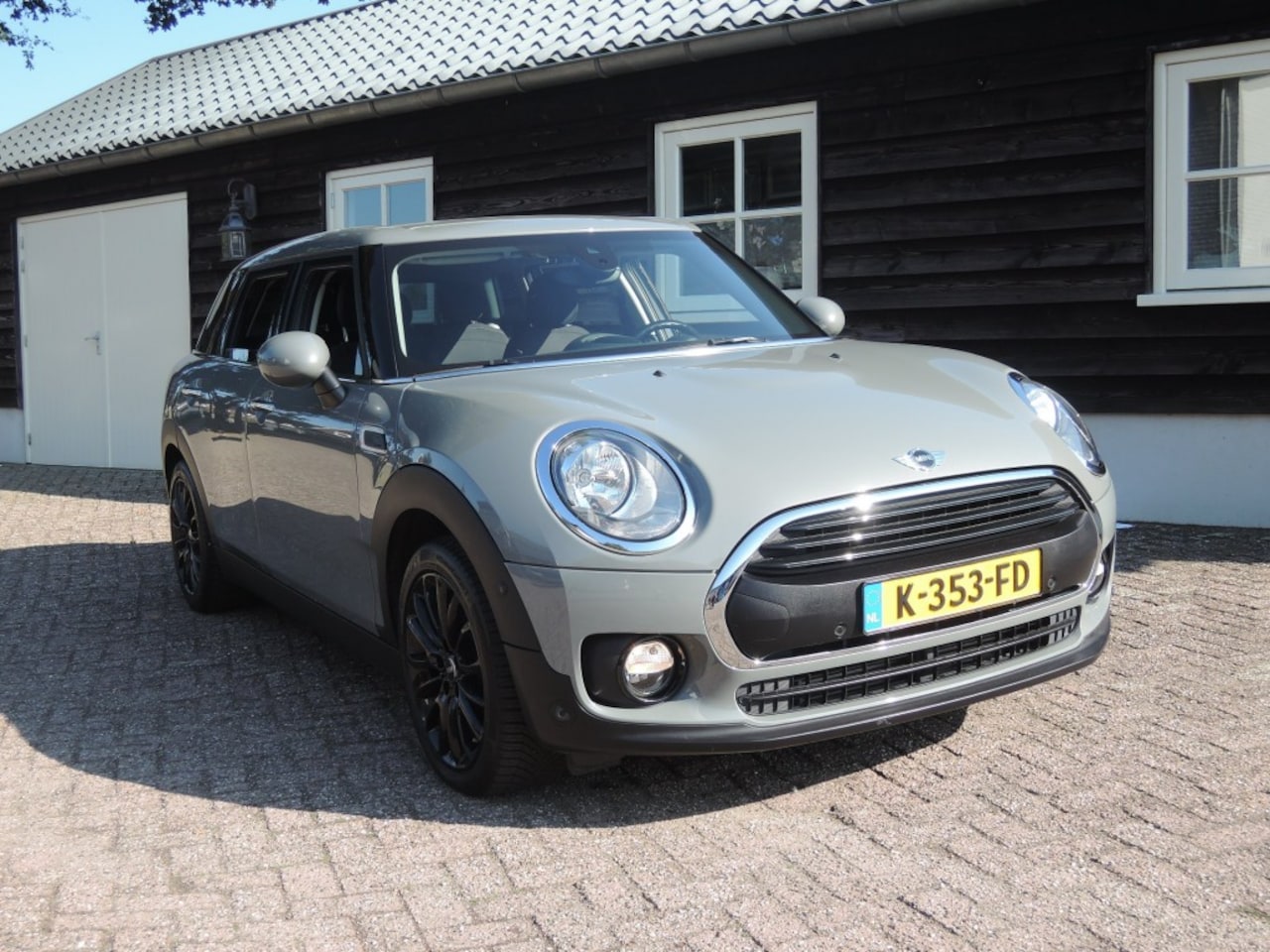 MINI Clubman - 1.5 One Chili Serious Business 1.5 ONE CHILI Serious  Business - AutoWereld.nl