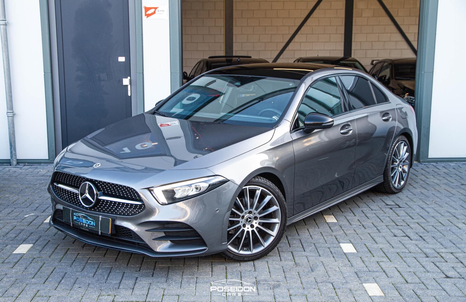 Mercedes-Benz A-klasse - 200 AMG | 2022 | PANO | ALCANTARA | NIGHTPAKKET | FABRIEKSGARANTIE | VOLL!! - AutoWereld.nl