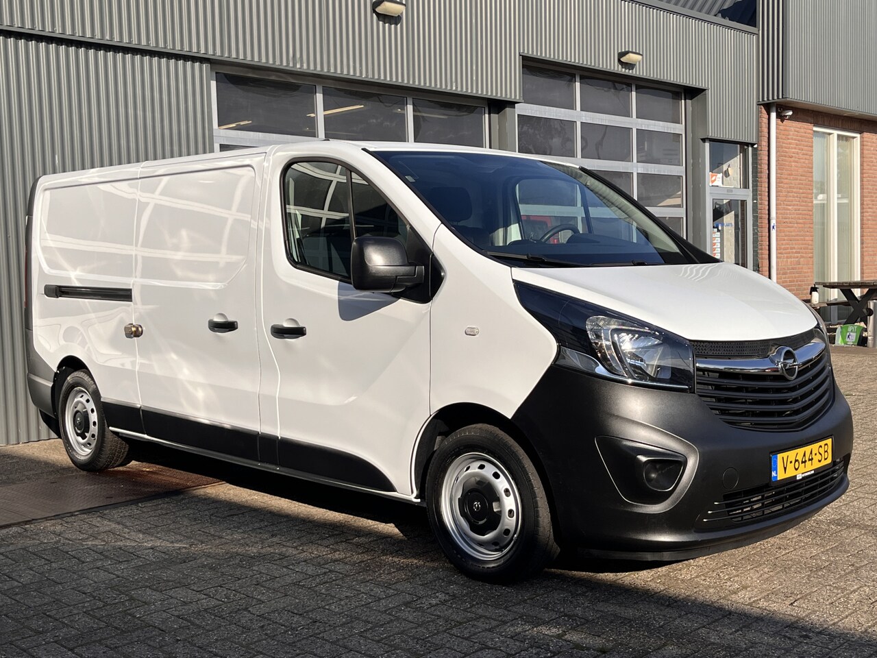 Opel Vivaro - 1.6 CDTI L2H1 Airco Cruise controle Kastinrichting Trekhaak 2000kg trekgewicht Bluetooth t - AutoWereld.nl