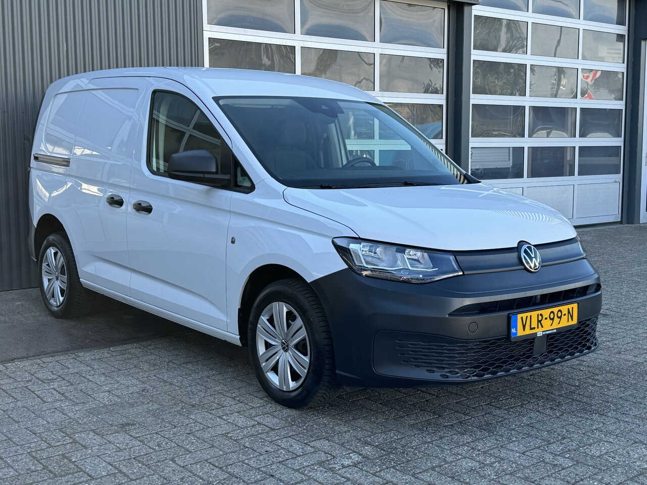 Volkswagen Caddy Cargo - 2.0 TDI 75pk Airco Cruise controle Trekhaak 1400kg trekgewicht Apple carplay Schuifdeur Be - AutoWereld.nl