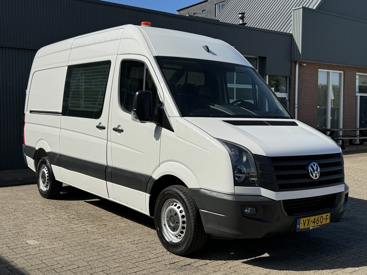 Volkswagen Crafter - 35 2.0 TDI L2H2 Werkplaats 109PK Euro 6 Bpm vrij Omvormer Standkachel 3500kg trekhaak 1e e - AutoWereld.nl